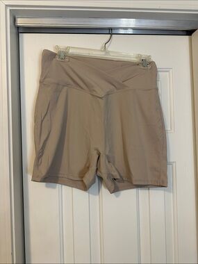 High-Rise Neutral Bike Shorts with V-Waistband